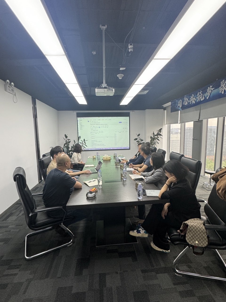 新华网考察科策云科创大模型6